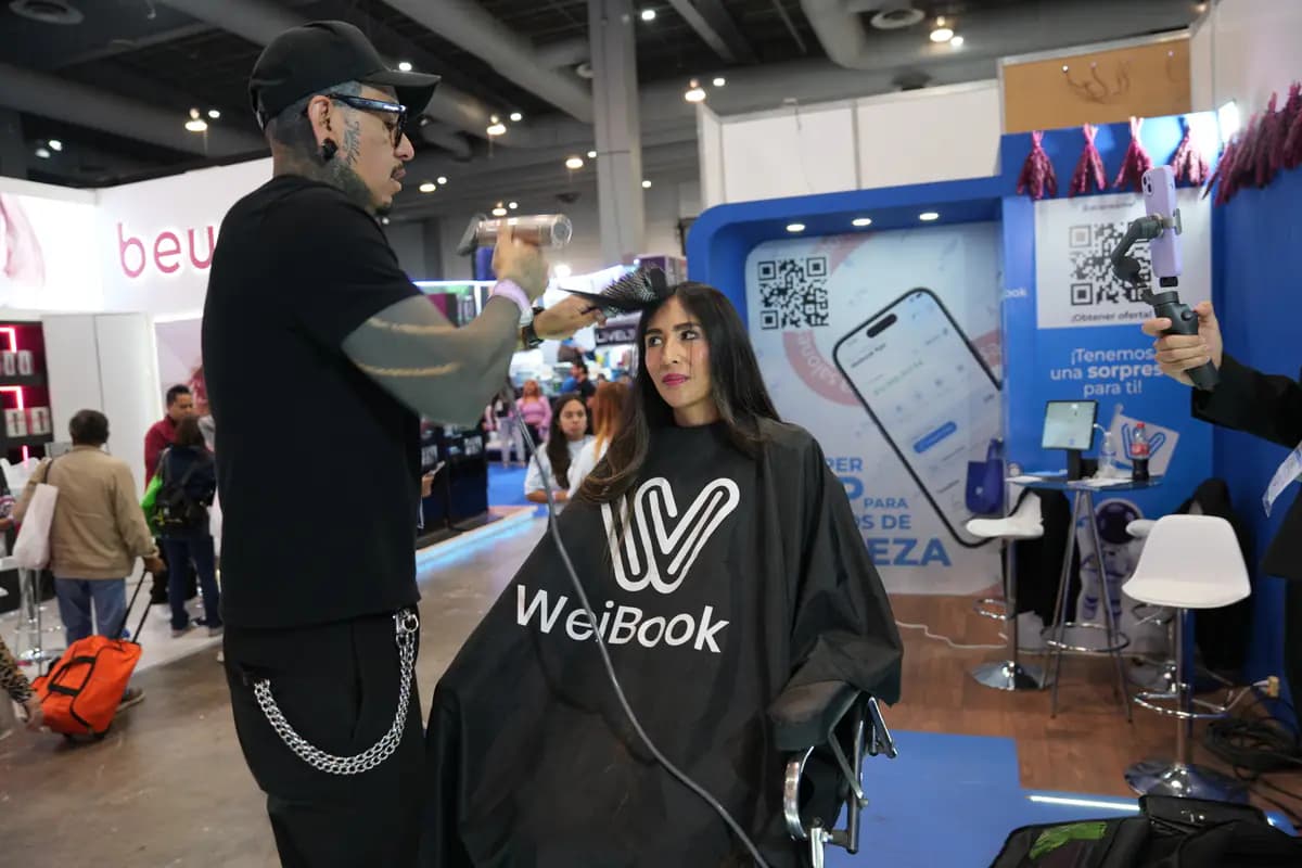 Stylist works on a model’s hair live at the WeiBook stand in Mexico